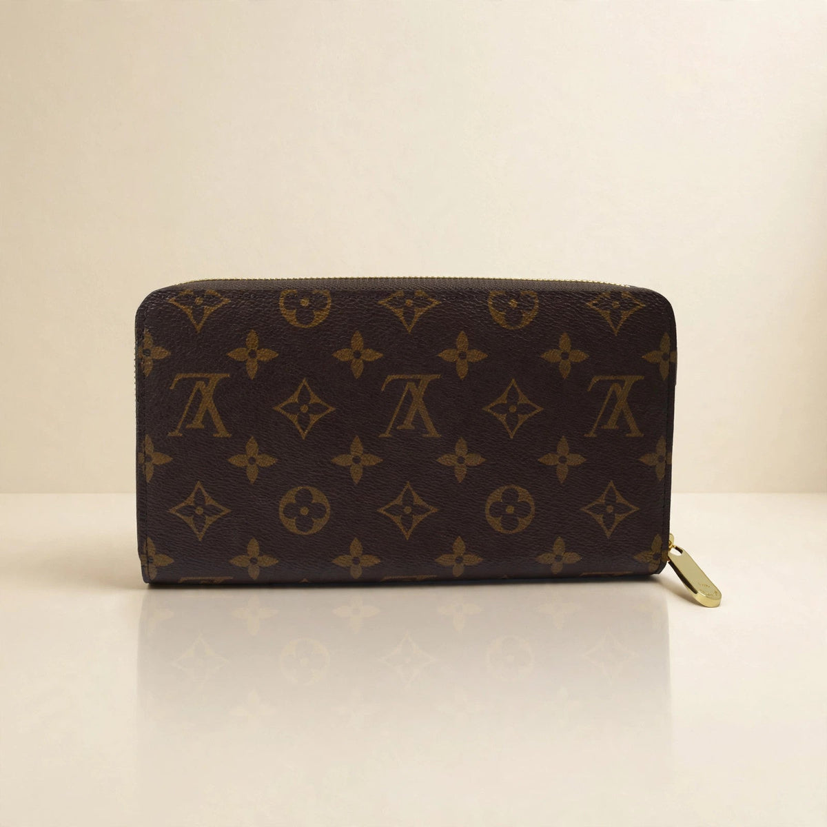 Louis Vuitton Zippy Organizer monogram long wallet in a cream studio