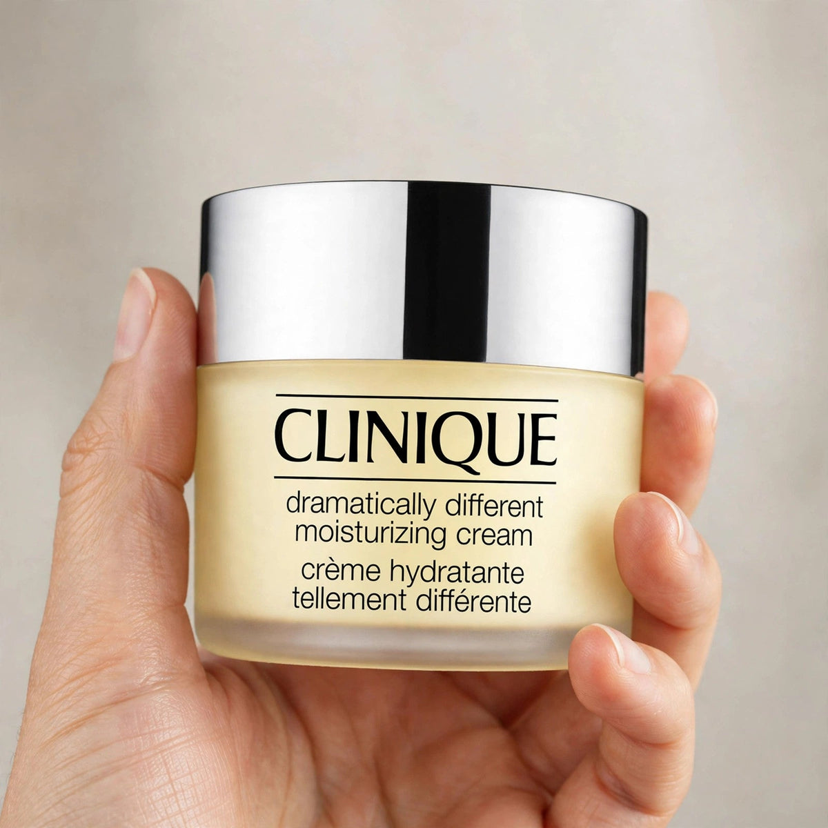 Clinique Dramatically Different Moisturizing Cream – 50ml/1.7oz — lifestyle photo